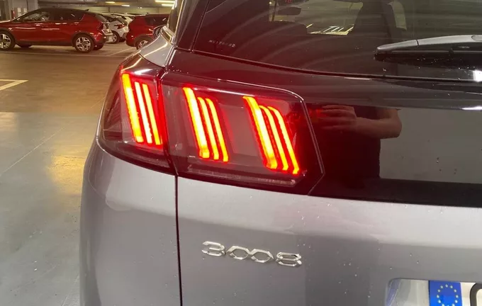 PEUGEOT 3008 Hybrid 225 e-EAT8 GT photo 20 2130645