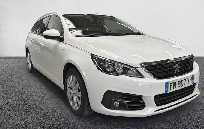 PEUGEOT 308 SW PureTech 110ch S&S BVM6 Style extérieur trois quart avant droit 2128399