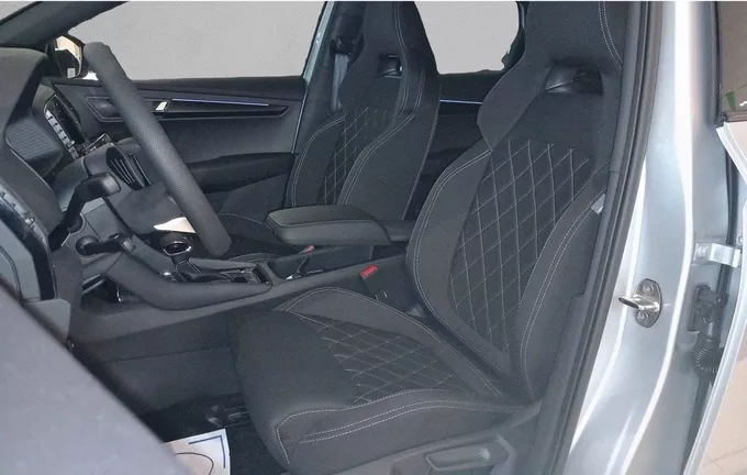 SKODA KAROQ 1.5 TSI Evo 2 150 ch ACT DSG7 Sportline extérieur trois quart arrière droit 1587