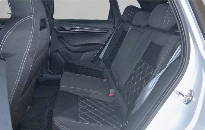 SKODA KAROQ 1.5 TSI Evo 2 150 ch ACT DSG7 Sportline extérieur arrière 1587