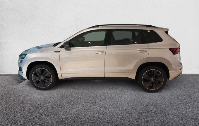 SKODA KAROQ 1.5 TSI Evo 2 150 ch ACT DSG7 Sportline extérieur trois quart arrière gauche 1587