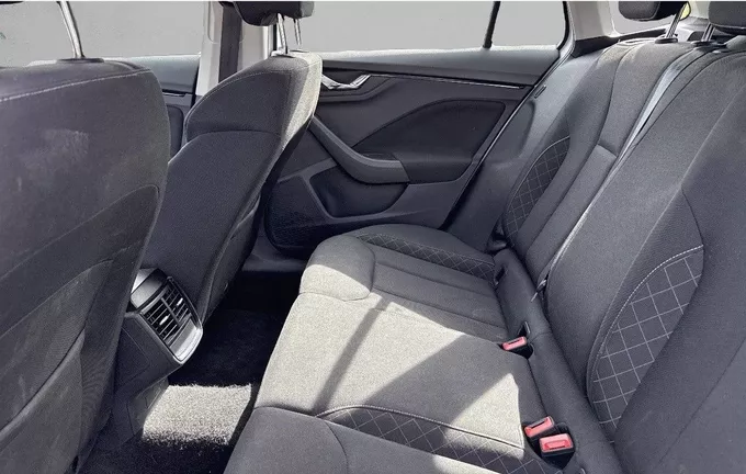 SKODA KAMIQ 1.0 TSI Evo 110 ch DSG7 Ambition extérieur arrière 2130503