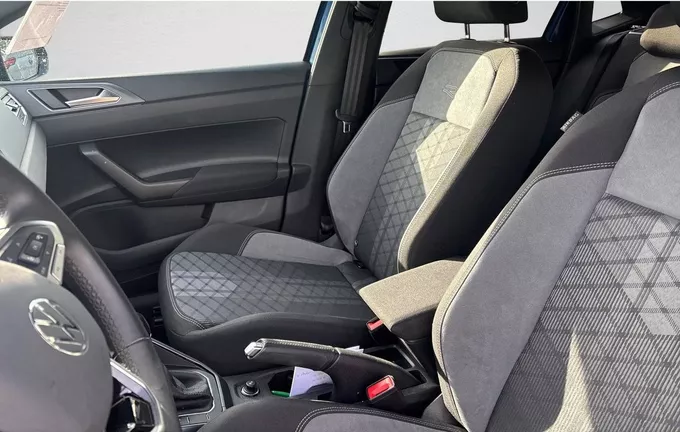VOLKSWAGEN POLO 1.0 TSI 116 S&S DSG7 R-Line extérieur trois quart arrière droit 2127104