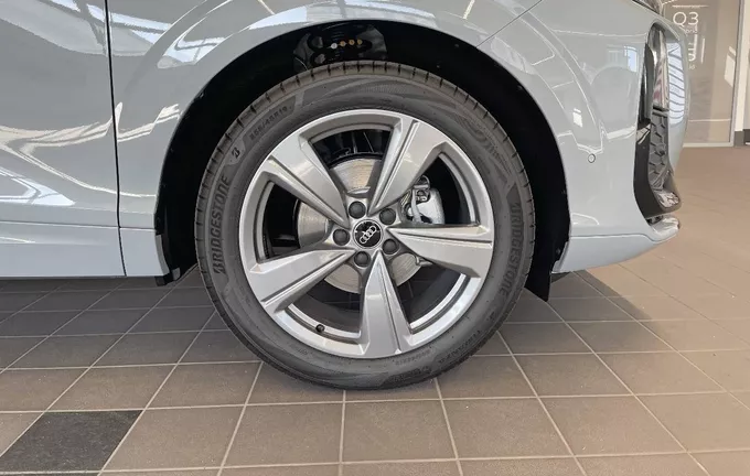 AUDI Q3 Sportback TFSI 150 ch Hybride S tronic 7 S line photo 9 5762