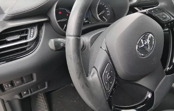 TOYOTA C-HR Hybride 1.8L Edition photo 12 1100372