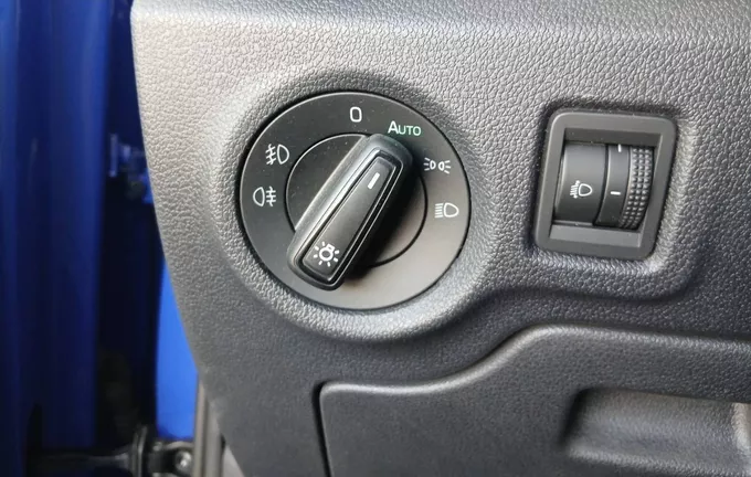 SKODA FABIA 1.0 MPI 65 ch BVM5 Active photo 20 2131182
