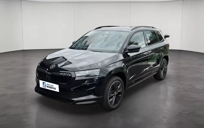 SKODA KAROQ 1.5 TSI Evo 2 150 ch ACT DSG7 Sportline extérieur trois quart avant gauche 3672