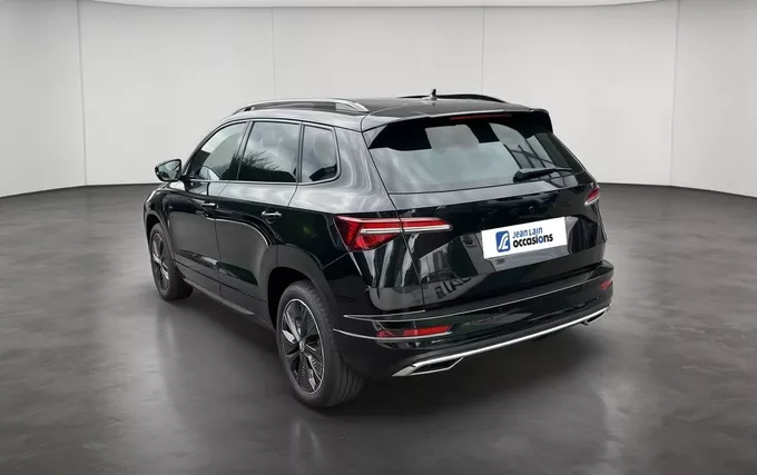 SKODA KAROQ 1.5 TSI Evo 2 150 ch ACT DSG7 Sportline extérieur trois quart arrière gauche 3672