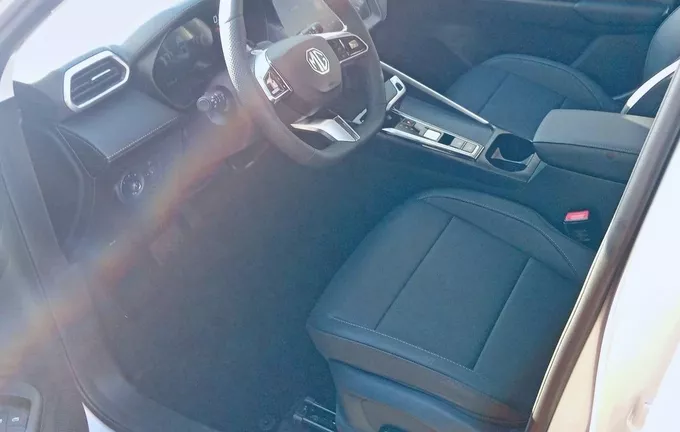 MG ZS 1.5 L Hybrid+ 197 ch Luxury photo 11 9449
