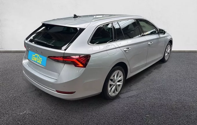 SKODA OCTAVIA Combi 2.0 TDI 150 ch DSG7 Style extérieur trois quart arrière droit 213038