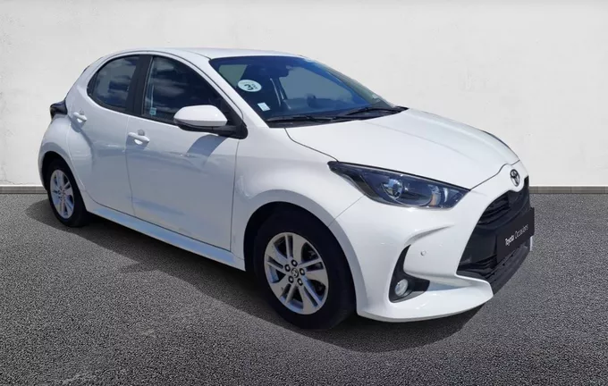 TOYOTA YARIS 120 VVT-i Dynamic Business extérieur trois quart avant droit 1103624