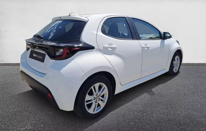 TOYOTA YARIS 120 VVT-i Dynamic Business extérieur trois quart arrière droit 1103624