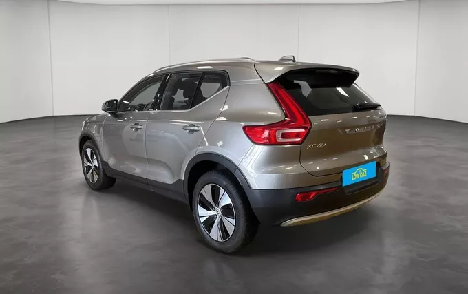 VOLVO XC40 T5 Recharge 180+82 ch DCT7 Business extérieur trois quart arrière gauche 213632