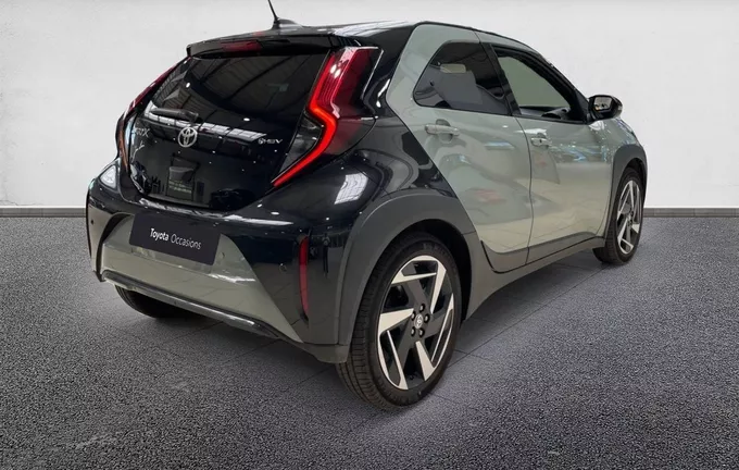 TOYOTA AYGO X Hybride 116h Collection extérieur trois quart arrière droit 1103719