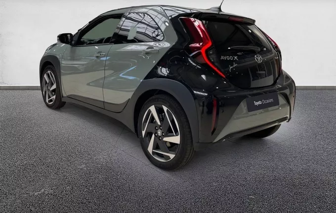 TOYOTA AYGO X Hybride 116h Collection extérieur trois quart arrière gauche 1103719