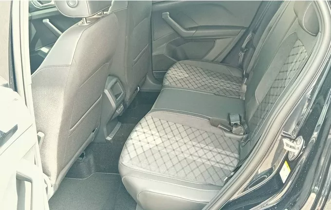 VOLKSWAGEN T-CROSS 1.5 TSI 150 Start/Stop DSG7 R-Line Edition extérieur arrière 3176
