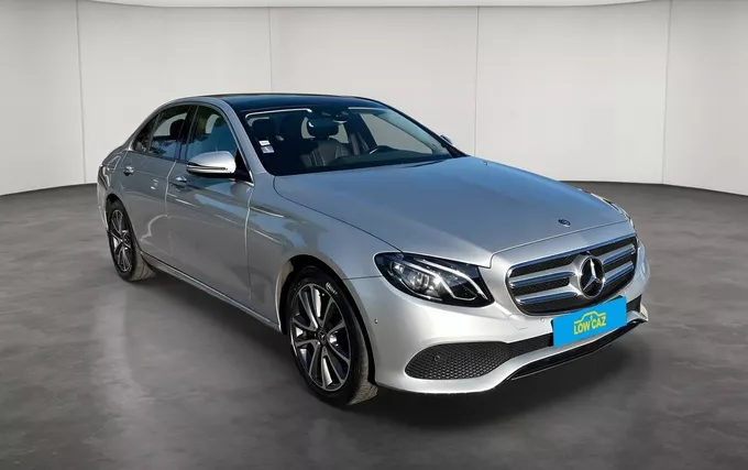 MERCEDES CLASSE E 300 9G-Tronic Fascination extérieur trois quart avant droit 213693