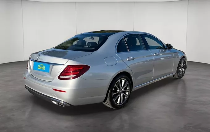 MERCEDES CLASSE E 300 9G-Tronic Fascination extérieur trois quart arrière droit 213693