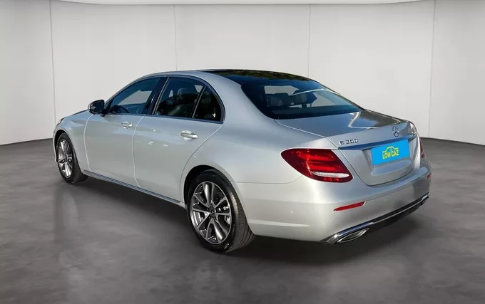 MERCEDES CLASSE E 300 9G-Tronic Fascination extérieur trois quart arrière gauche 213693