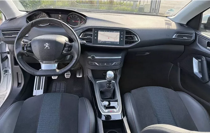 PEUGEOT 308 PureTech 130ch S&S BVM6 Tech Edition extérieur trois quart avant droit 2126862