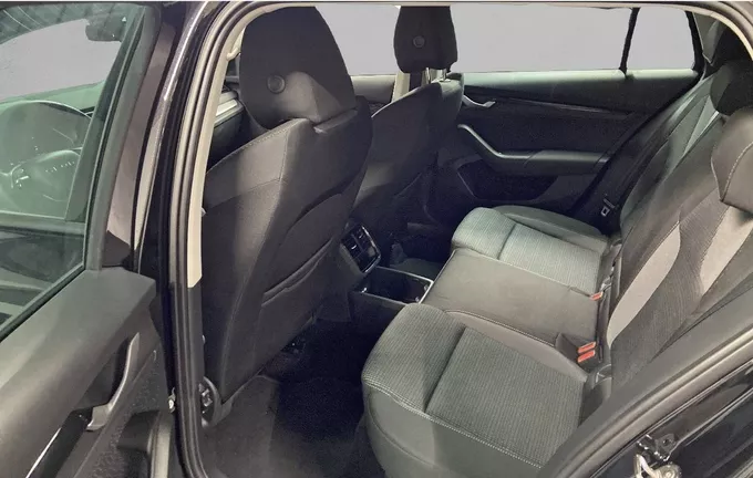 SKODA OCTAVIA Combi 1.5 TSI Hybrid 150 ch ACT DSG7 Selection extérieur arrière 2128158