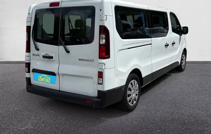 RENAULT TRAFIC Combi L2 dCi 145 Energy S&S Zen extérieur trois quart arrière droit 105328