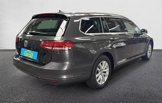 VOLKSWAGEN PASSAT SW 2.0 TDI 150 DSG7 Confortline Business extérieur trois quart arrière droit 213021
