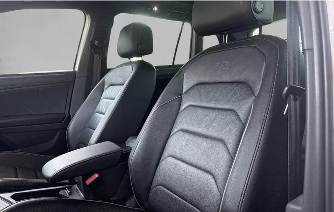 VOLKSWAGEN TIGUAN 2.0 TDI 150ch DSG7 R-Line extérieur trois quart arrière droit 2130389