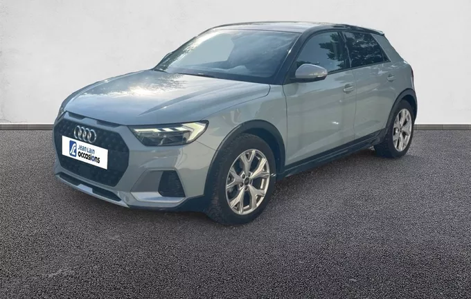 AUDI A1 Allstreet 30 TFSI 110 ch S tronic 7 Design Luxe extérieur trois quart avant gauche 560501