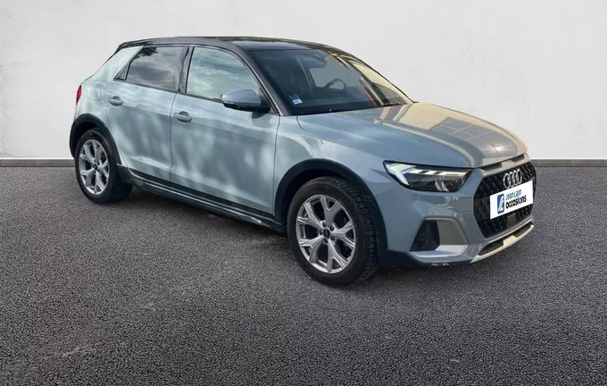 AUDI A1 Allstreet 30 TFSI 110 ch S tronic 7 Design Luxe extérieur trois quart avant droit 560501