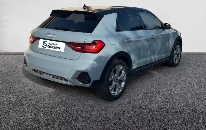 AUDI A1 Allstreet 30 TFSI 110 ch S tronic 7 Design Luxe extérieur trois quart arrière droit 560501