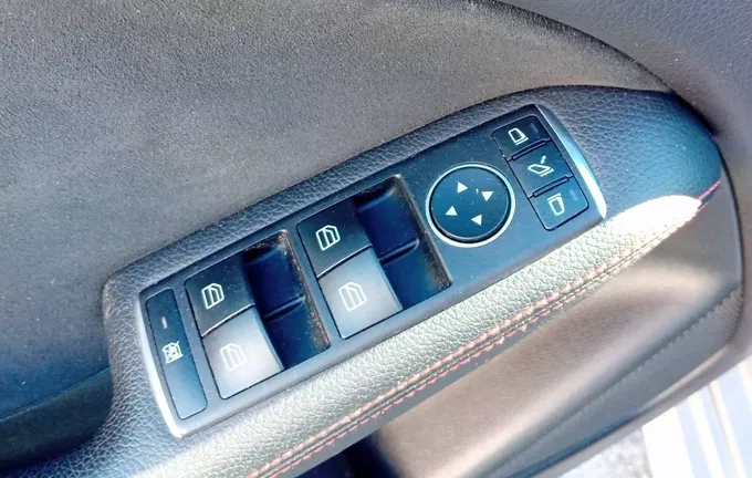 MERCEDES CLASSE B 200 d 7-G DCT 4-Matic Fascination photo 20 560815