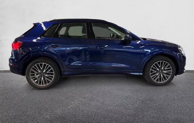 AUDI Q3 35 TFSI 150 ch S tronic 7 Design Luxe extérieur côté droit 2127247