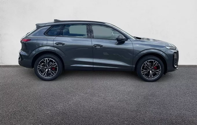 AUDI Q3 TFSI 150 ch Hybride S tronic 7 S line extérieur côté droit 5123