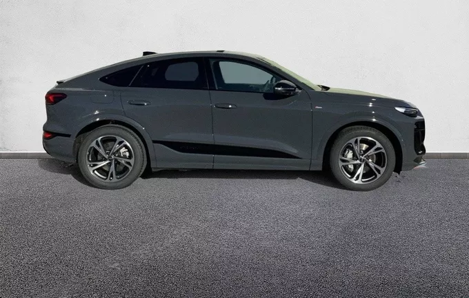 AUDI Q6 E-TRON SPORTBACK 387 ch 100 kWh quattro S line extérieur côté droit 9145