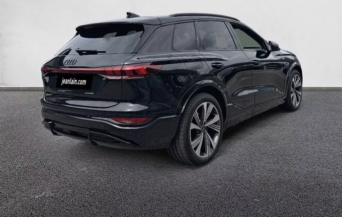 AUDI Q6 E-TRON 306 ch 100 kWh performance S line extérieur trois quart arrière droit 7713