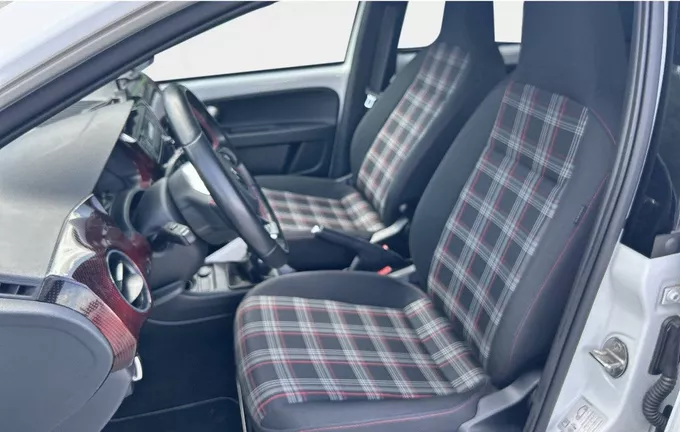 VOLKSWAGEN UP! Up 1.0 115 BlueMotion Technology BVM6 GTI extérieur trois quart arrière droit 2129634