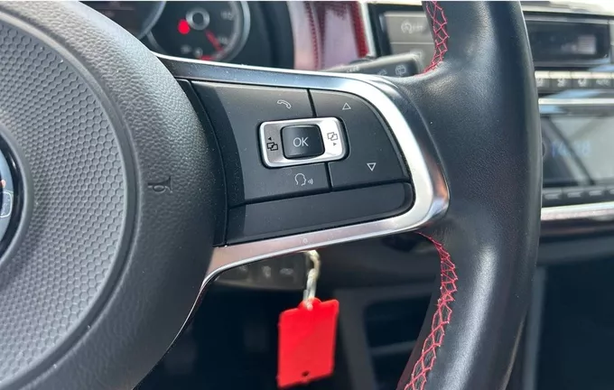 VOLKSWAGEN UP! Up 1.0 115 BlueMotion Technology BVM6 GTI photo 18 2129634