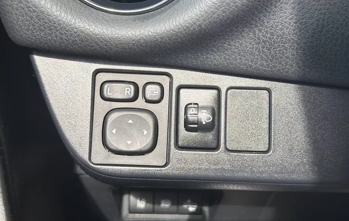 TOYOTA YARIS 110 VVT-i CVT Design photo 19 1103250