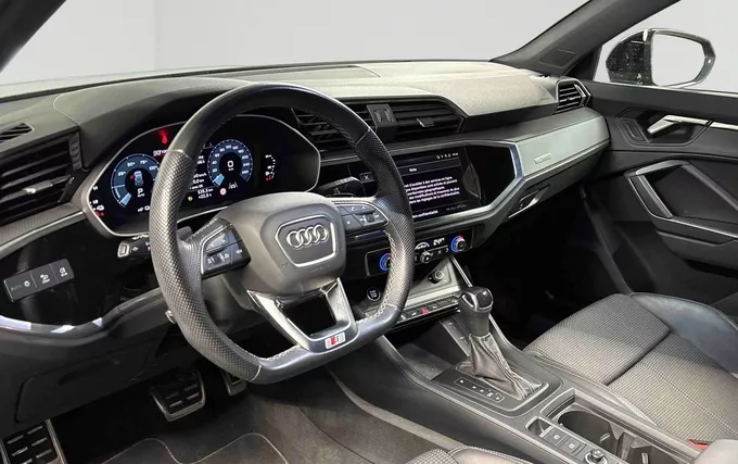 AUDI Q3 45 TFSIe 245 ch S tronic 6 S line photo 18 2132315