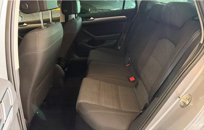 VOLKSWAGEN PASSAT SW 2.0 TDI EVO SCR 122 DSG7 extérieur arrière 213454