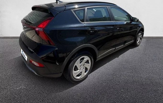 HYUNDAI BAYON 1.0 T-GDi 100 Hybrid 48V Initia extérieur trois quart arrière droit 13926