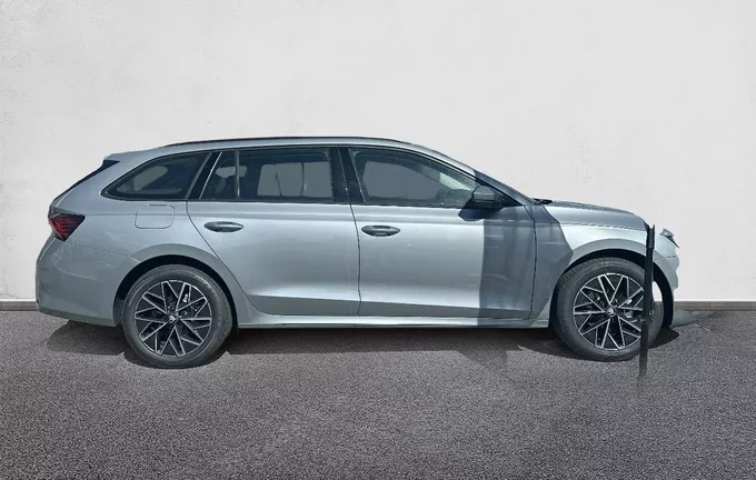 SKODA OCTAVIA Combi 1.5 TSI Hybrid 150 ch ACT DSG7 Clever extérieur côté droit 2280