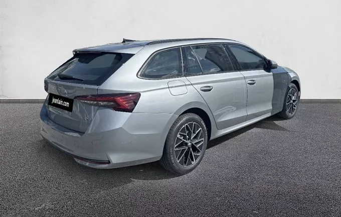 SKODA OCTAVIA Combi 1.5 TSI Hybrid 150 ch ACT DSG7 Clever extérieur trois quart arrière droit 2280