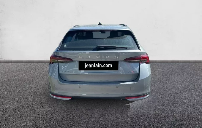 SKODA OCTAVIA Combi 1.5 TSI Hybrid 150 ch ACT DSG7 Clever extérieur arrière 2280
