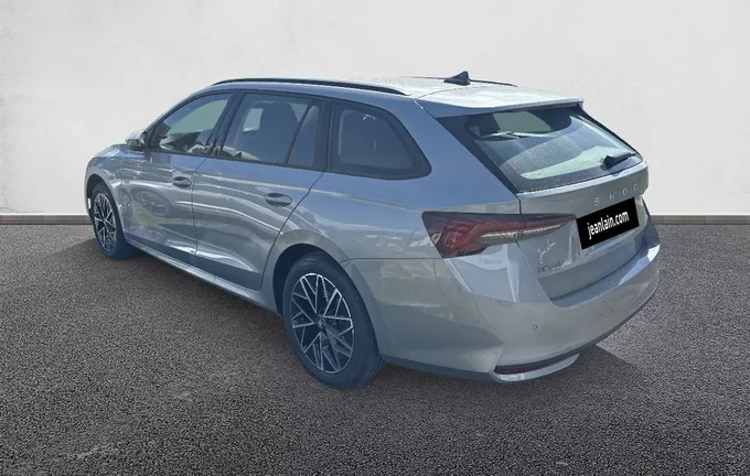 SKODA OCTAVIA Combi 1.5 TSI Hybrid 150 ch ACT DSG7 Clever extérieur trois quart arrière gauche 2280