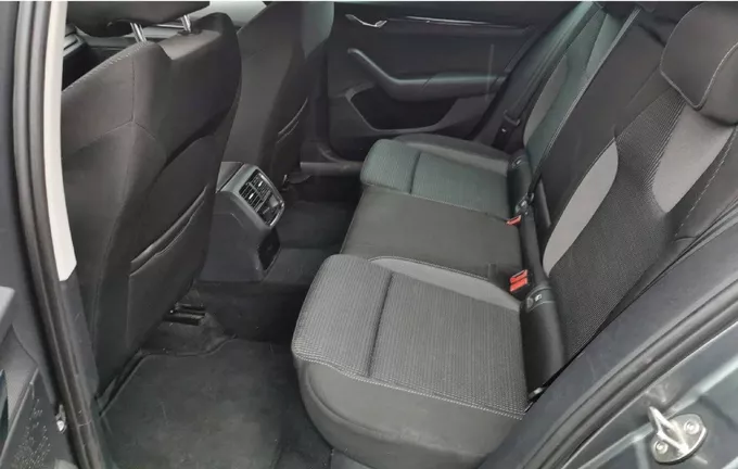 SKODA OCTAVIA Combi 2.0 TDI 150 ch DSG7 Ambition extérieur arrière 