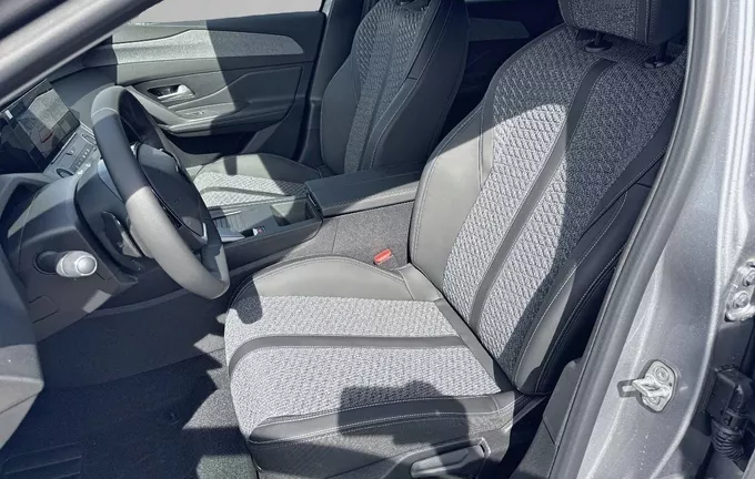 PEUGEOT 308 Hybrid 145 e-DCS6 Allure photo 11 945184