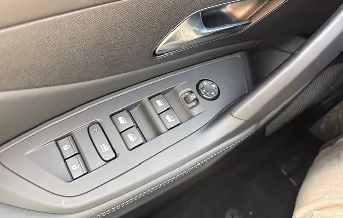 PEUGEOT 308 Hybrid 145 e-DCS6 Allure photo 18 945184