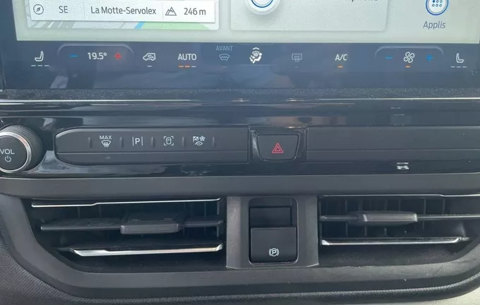 FORD TOURNEO Custom 320 L2H1 2.0 EcoBlue 150 ch Titanium photo 14 106301